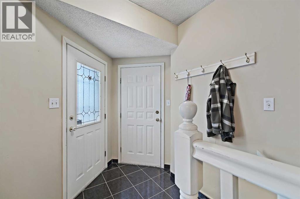 412 Madison Drive, Irricana, Alberta  T0M 1B0 - Photo 2 - A2270489