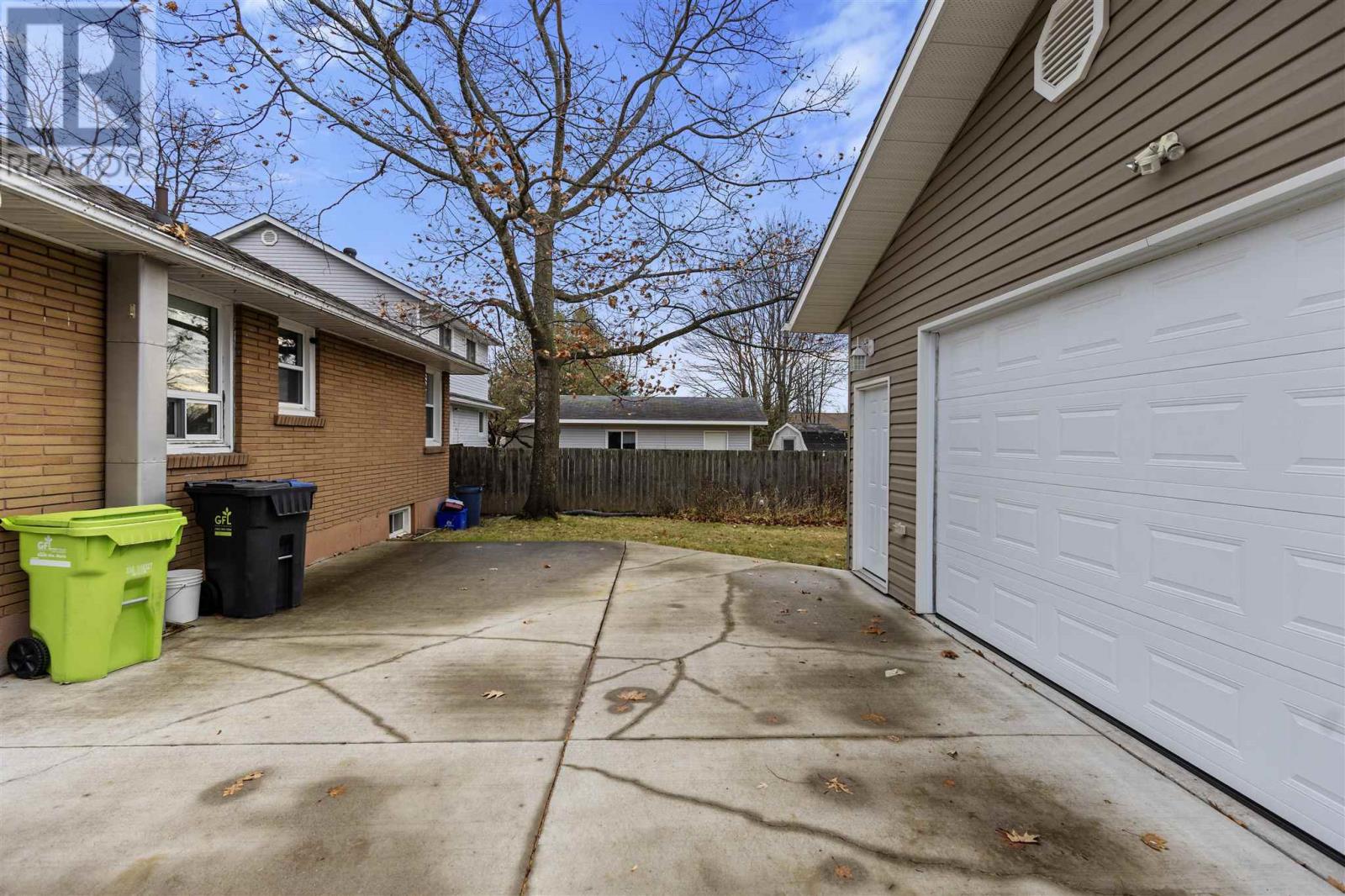 61 Mccrea St, Sault Ste. Marie, Ontario P6A 4A4 - Photo 3 - SM253456