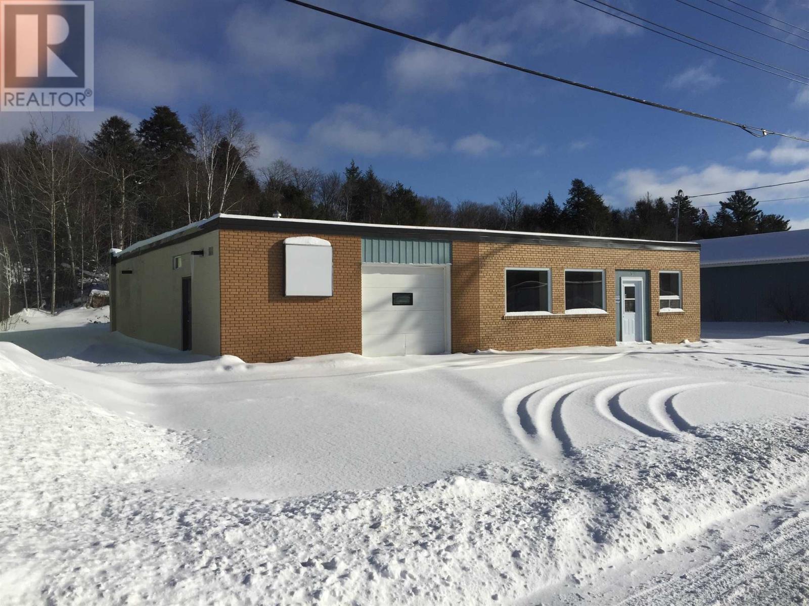5b Perini Rd, Elliot Lake, Ontario  P4A 2T1 - Photo 3 - SM253457