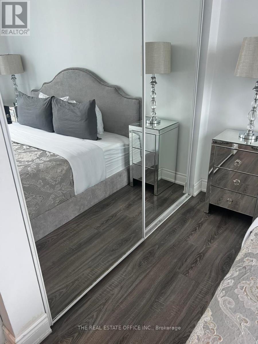 3802 - 219 Fort York Boulevard, Toronto, Ontario  M5V 1B1 - Photo 10 - C12614156