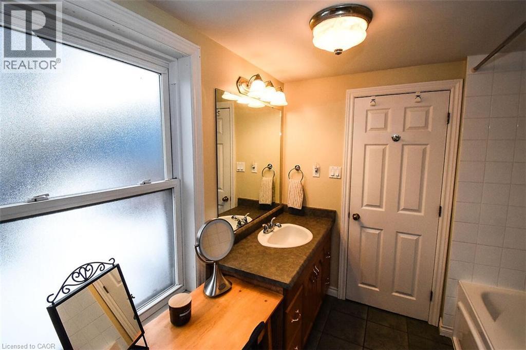 16 Land Street N, Hamilton, Ontario  L8L 4L1 - Photo 17 - 40792814