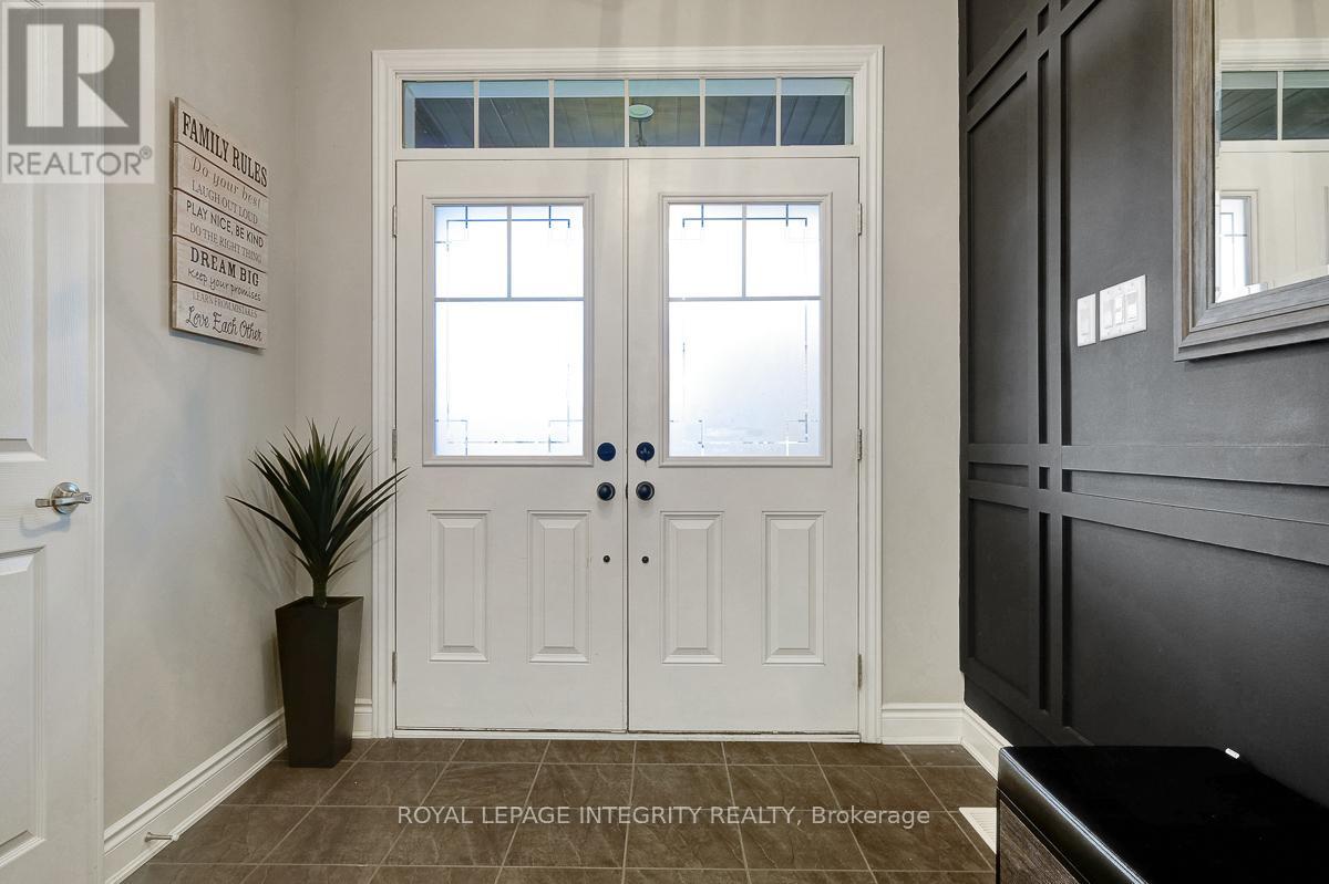 547 Parade Drive, Ottawa, Ontario  K2S 0X8 - Photo 4 - X12454539