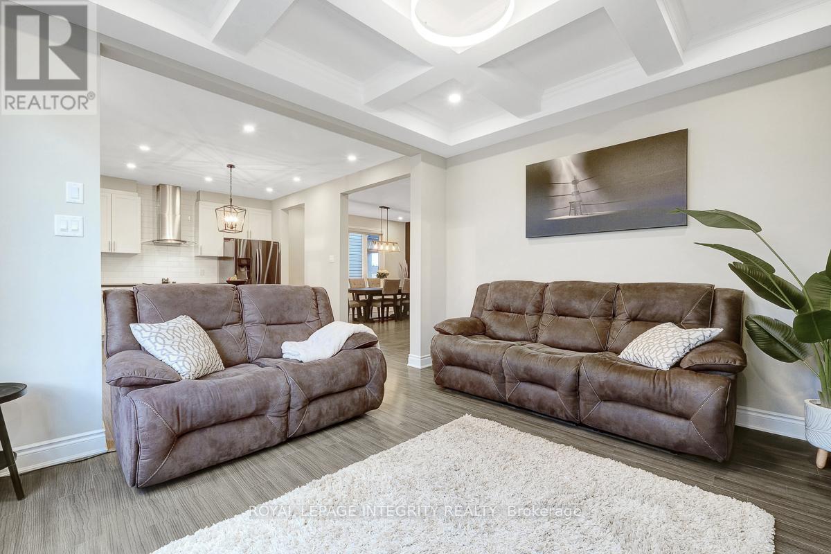 547 Parade Drive, Ottawa, Ontario  K2S 0X8 - Photo 9 - X12454539