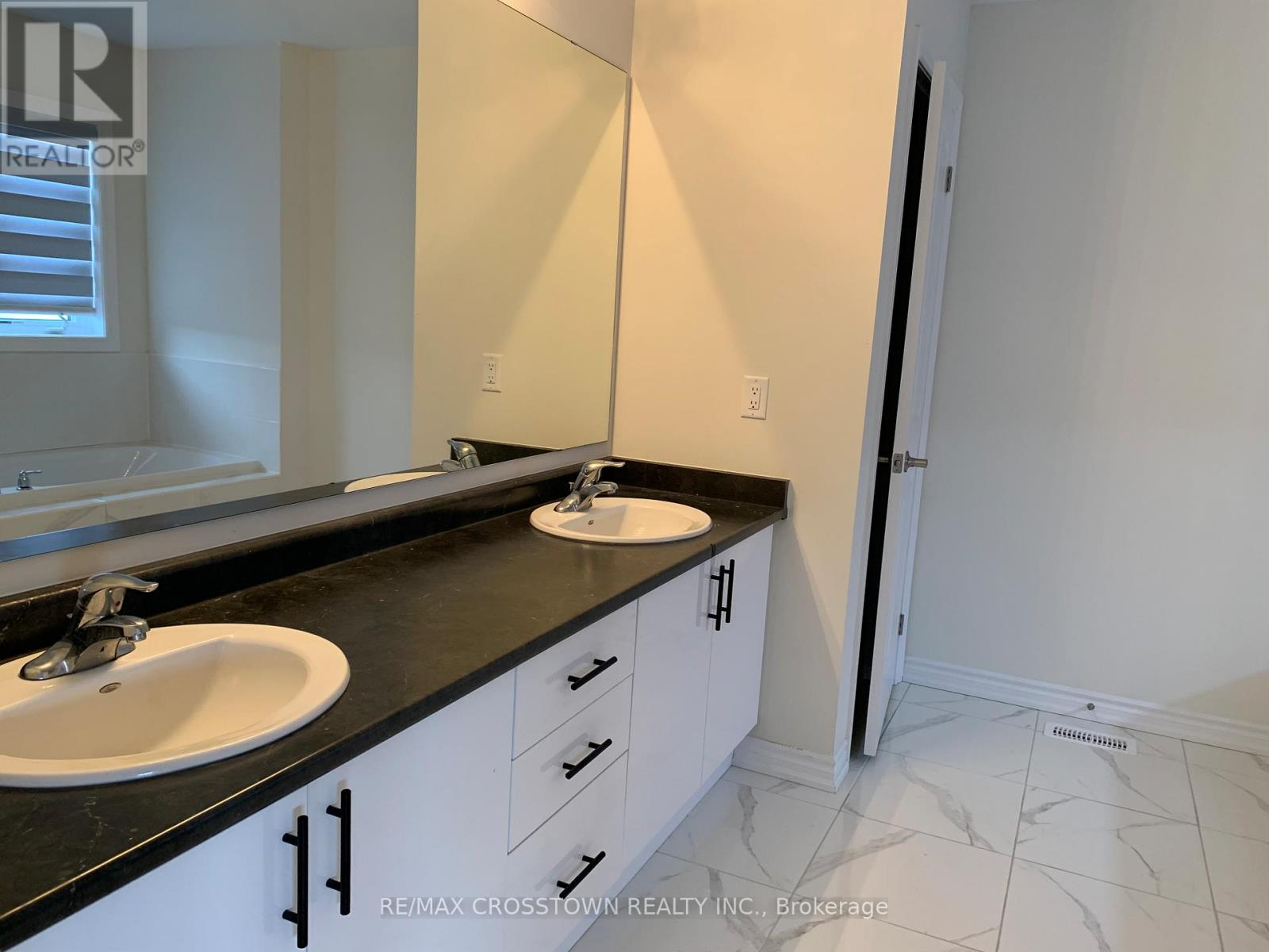 20 Rochester Drive, Barrie, Ontario  L9S 2Z8 - Photo 20 - S12453633