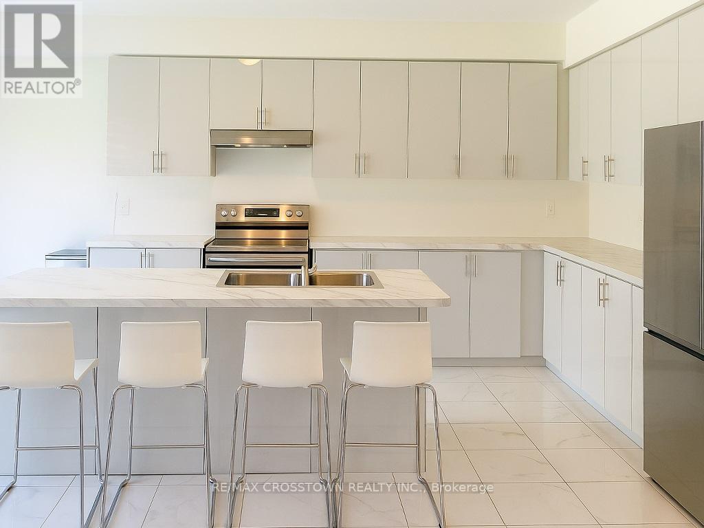 20 Rochester Drive, Barrie, Ontario  L9S 2Z8 - Photo 3 - S12453633