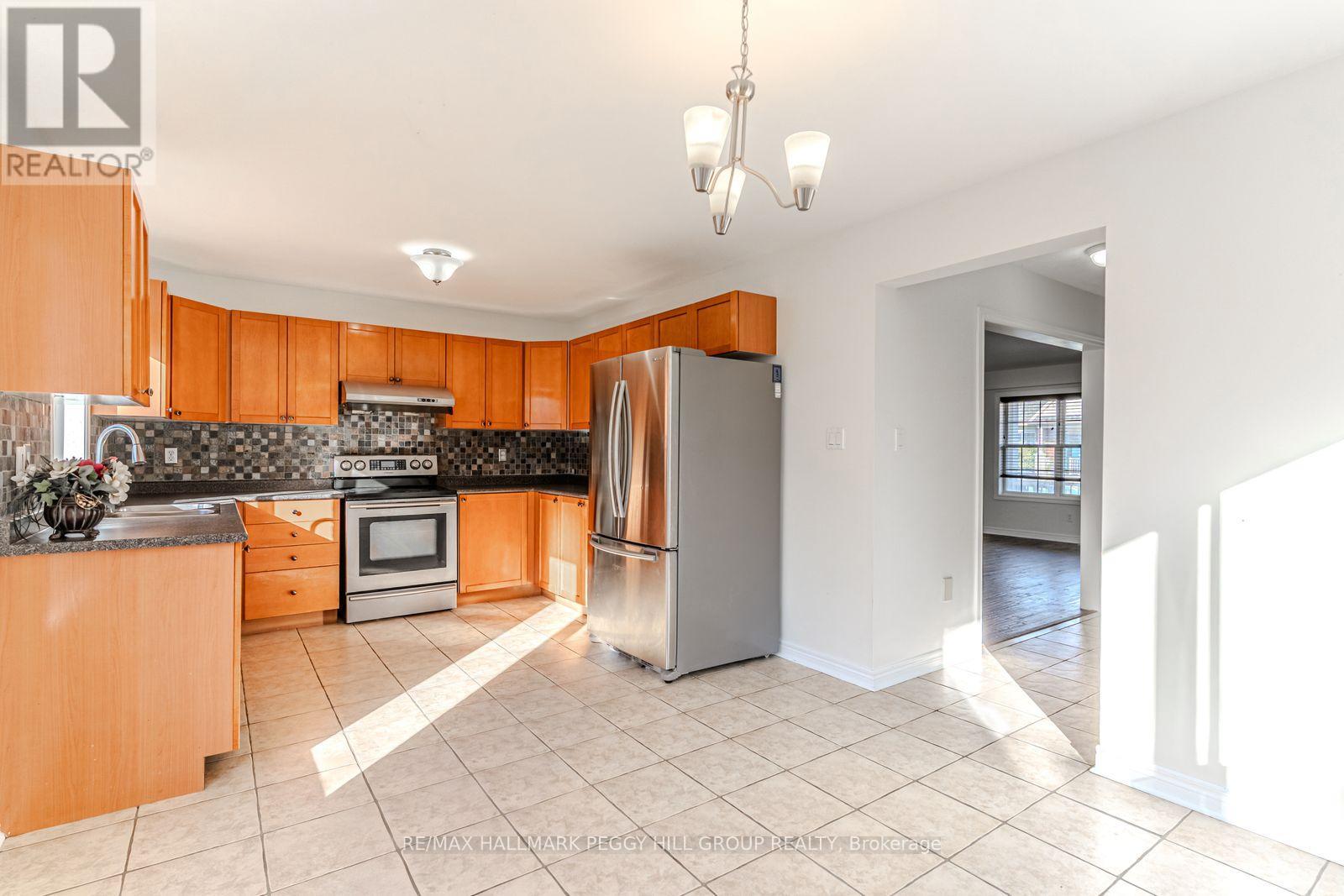 29 Brookwood Drive, Barrie, Ontario  L4N 0Z1 - Photo 4 - S12626930