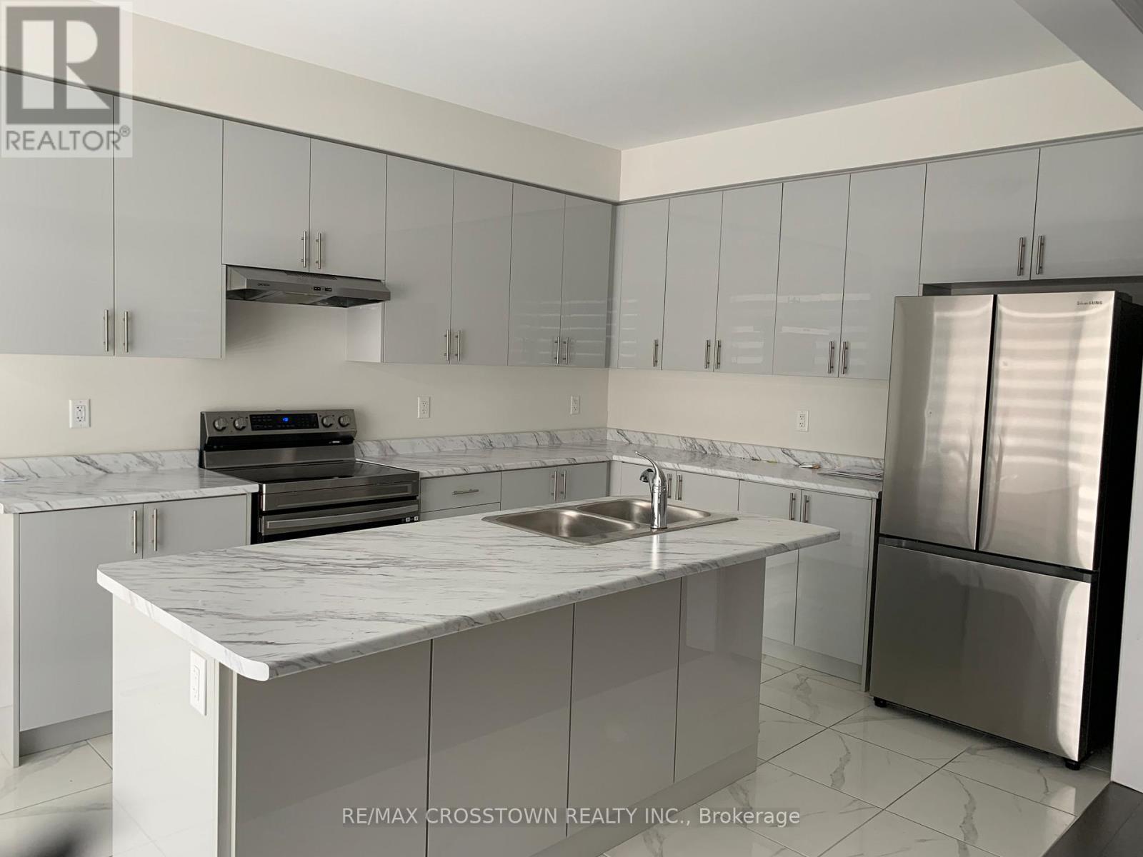 20 Rochester Drive, Barrie, Ontario  L9S 2Z8 - Photo 4 - S12453633