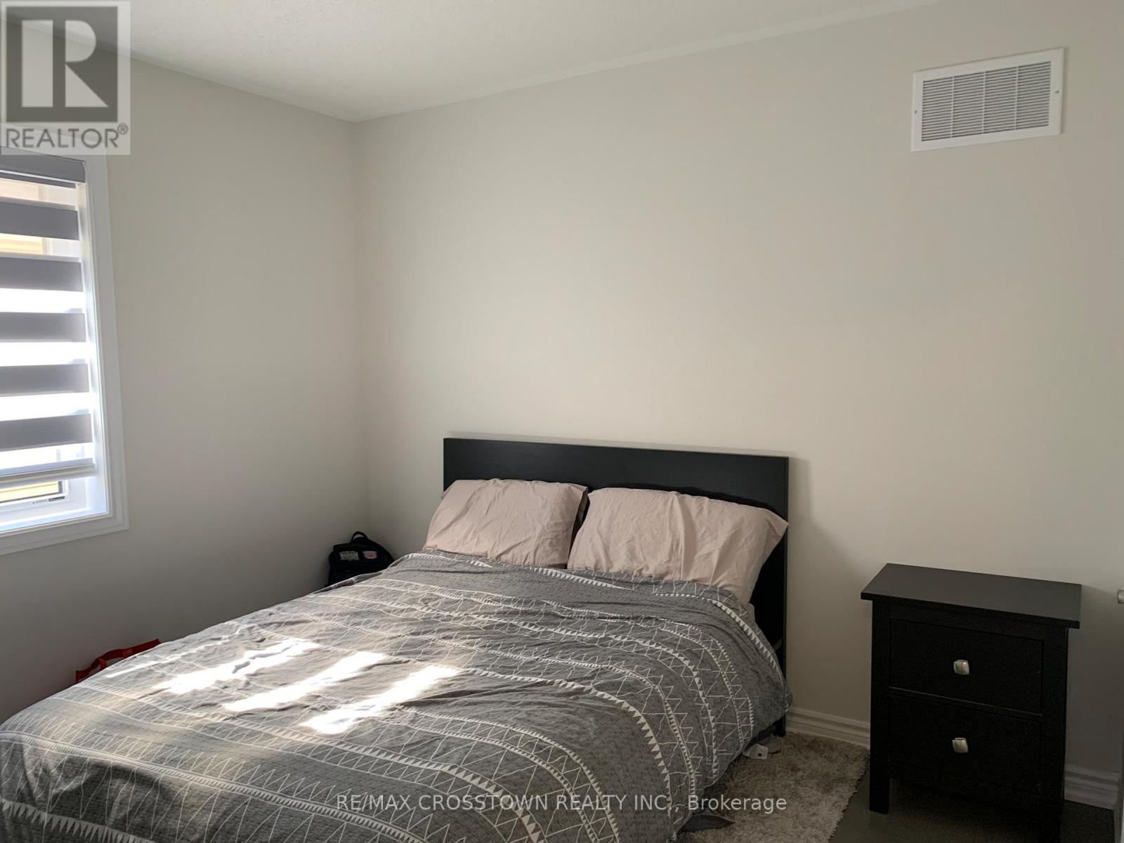 20 Rochester Drive, Barrie, Ontario  L9S 2Z8 - Photo 11 - S12453633