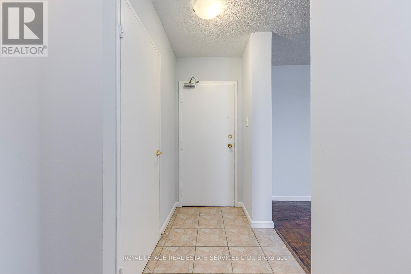 1005 - 966 Inverhouse Drive, Mississauga, Ontario  L5J 4B6 - Photo 8 - W12581440
