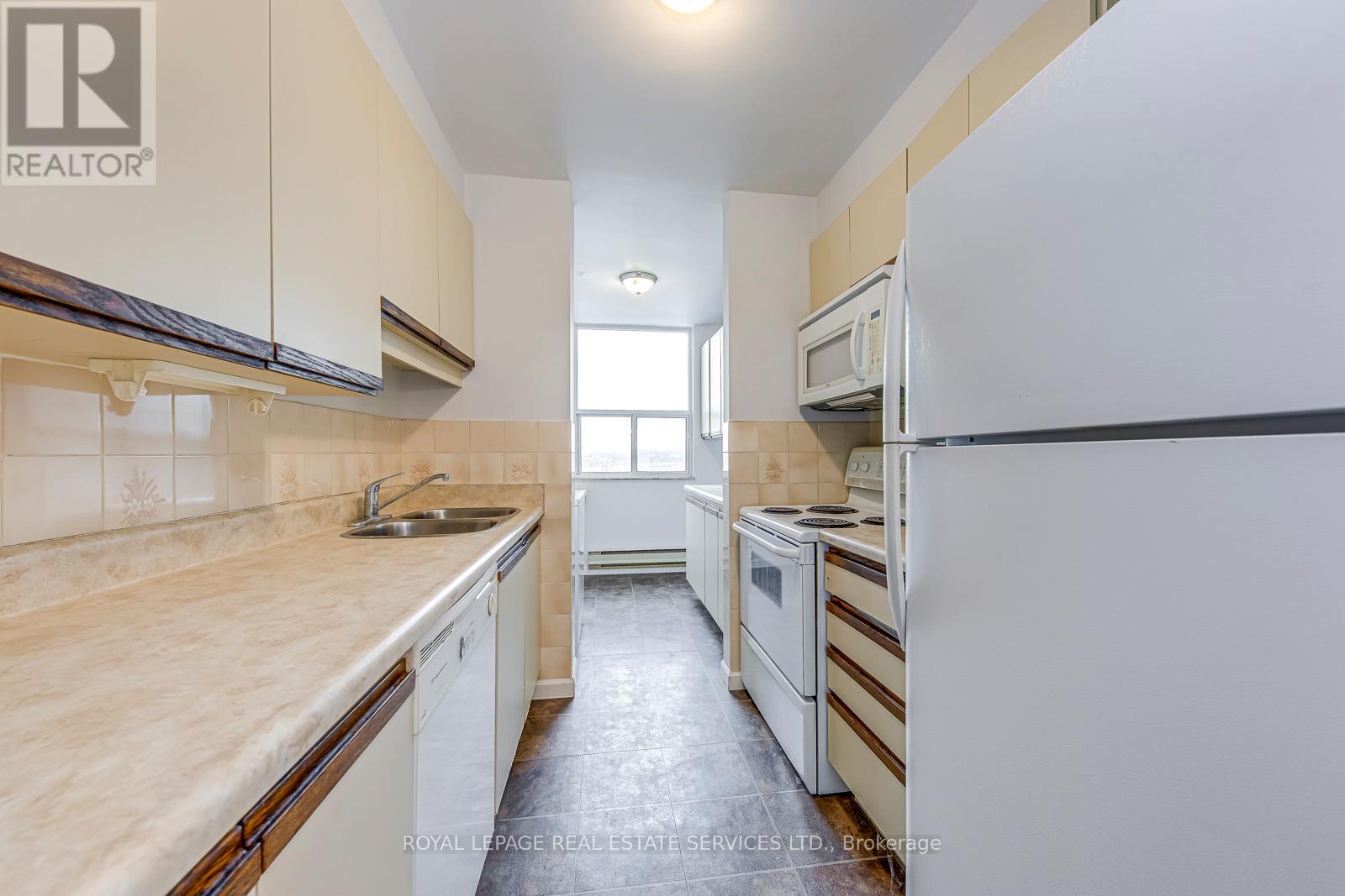 1005 - 966 Inverhouse Drive, Mississauga, Ontario  L5J 4B6 - Photo 17 - W12581440