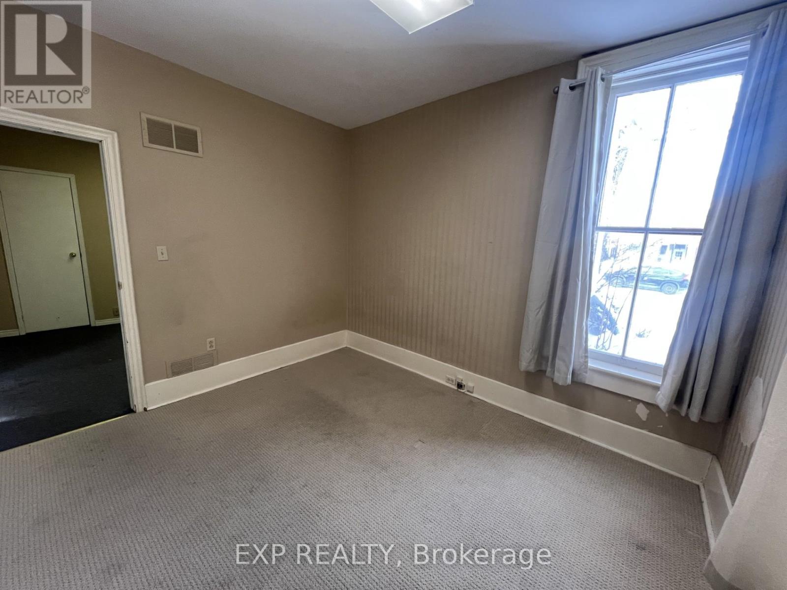 Main - 30 First Avenue, Orangeville, Ontario  L9W 1H8 - Photo 9 - W12550356