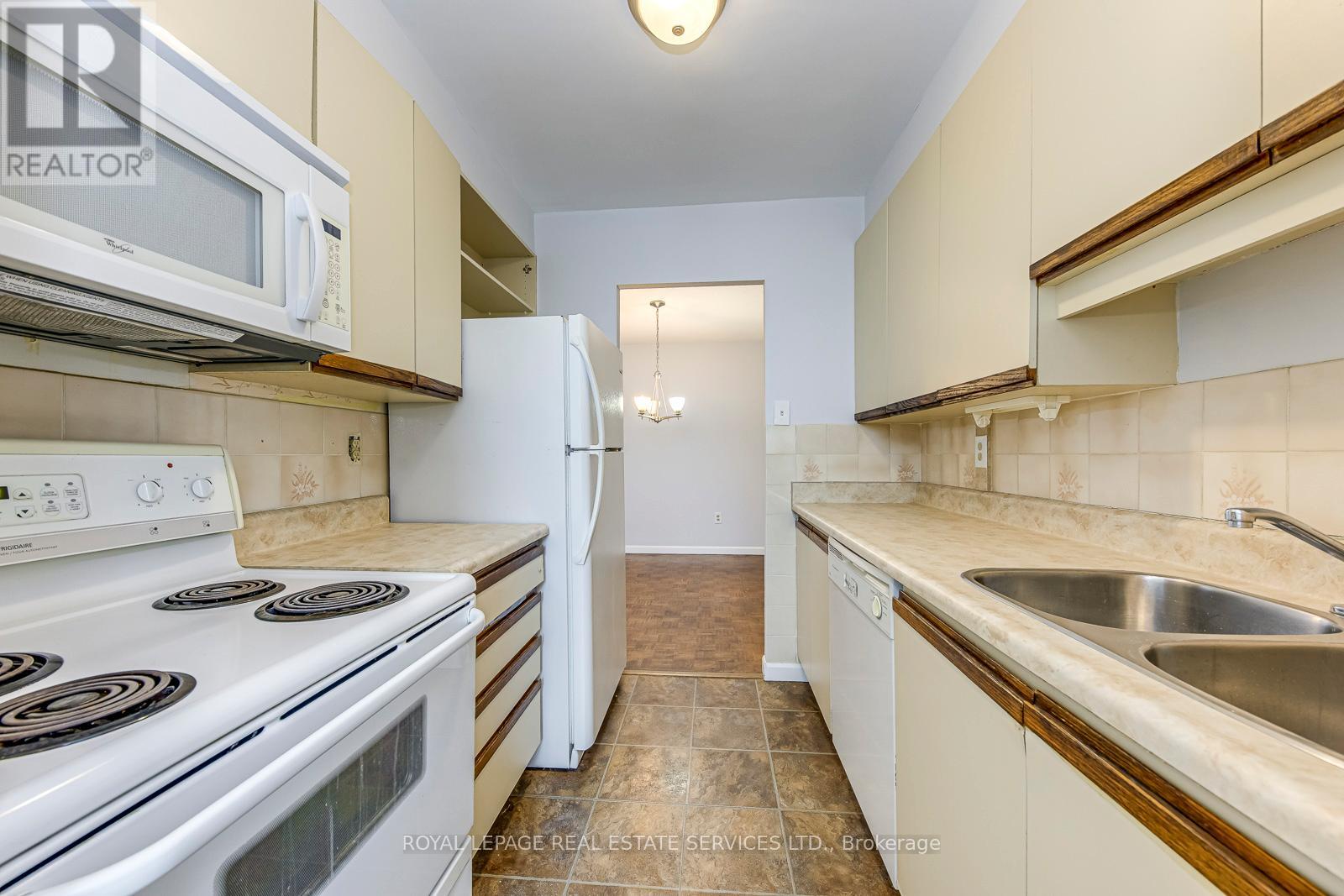 1005 - 966 Inverhouse Drive, Mississauga, Ontario  L5J 4B6 - Photo 19 - W12581440