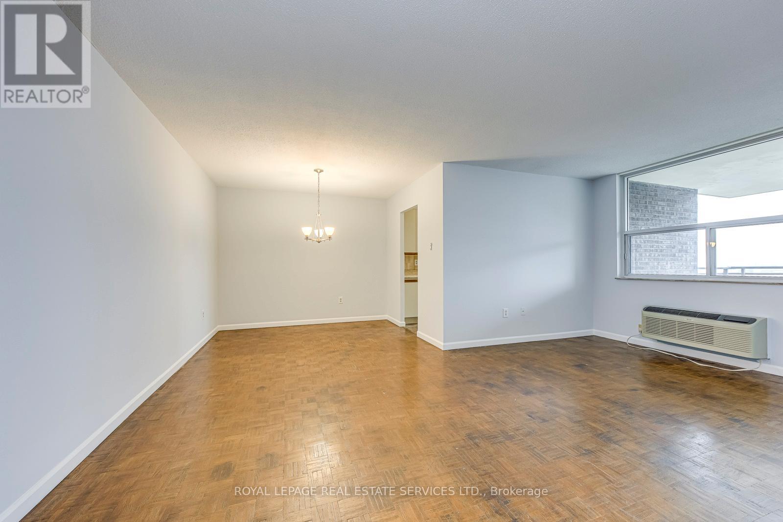 1005 - 966 Inverhouse Drive, Mississauga, Ontario  L5J 4B6 - Photo 9 - W12581440