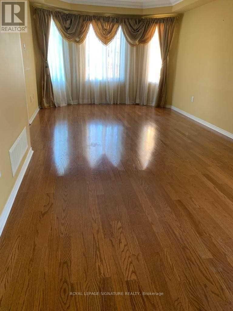 Upper - 2419 Bankside Drive, Mississauga, Ontario  L5M 6E6 - Photo 3 - W12626832