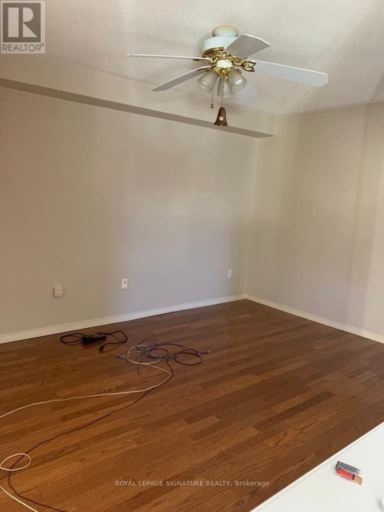 Upper - 2419 Bankside Drive, Mississauga, Ontario  L5M 6E6 - Photo 7 - W12626832