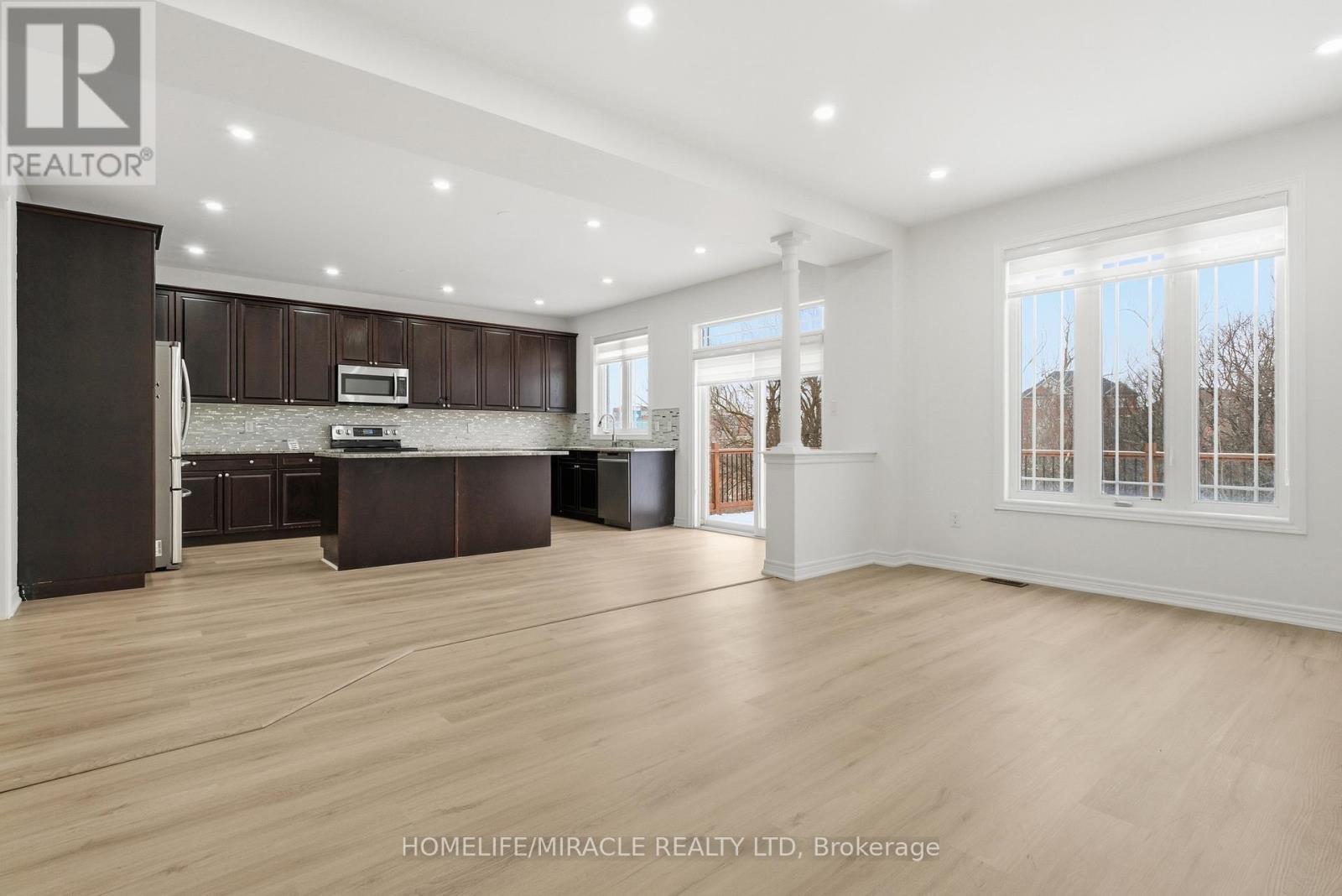 71 Skyvalley Drive, Brampton, Ontario  L6P 3B7 - Photo 8 - W12627194