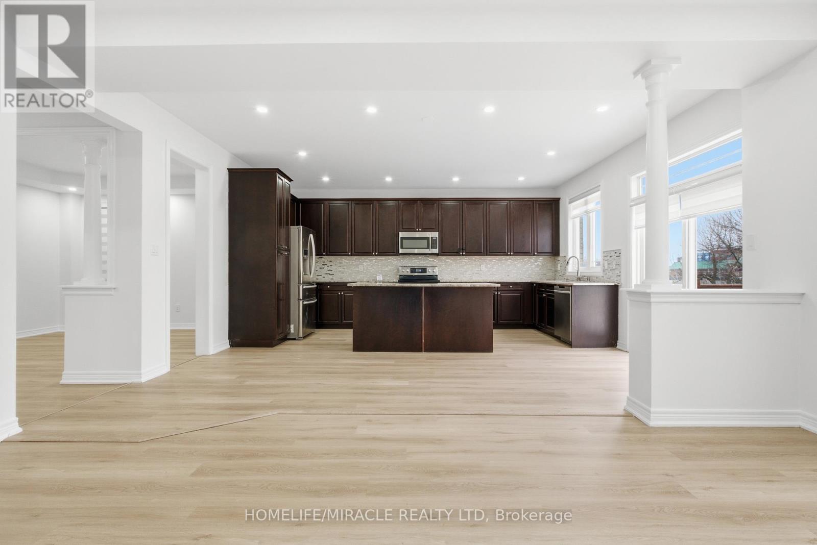 71 Skyvalley Drive, Brampton, Ontario  L6P 3B7 - Photo 10 - W12627194