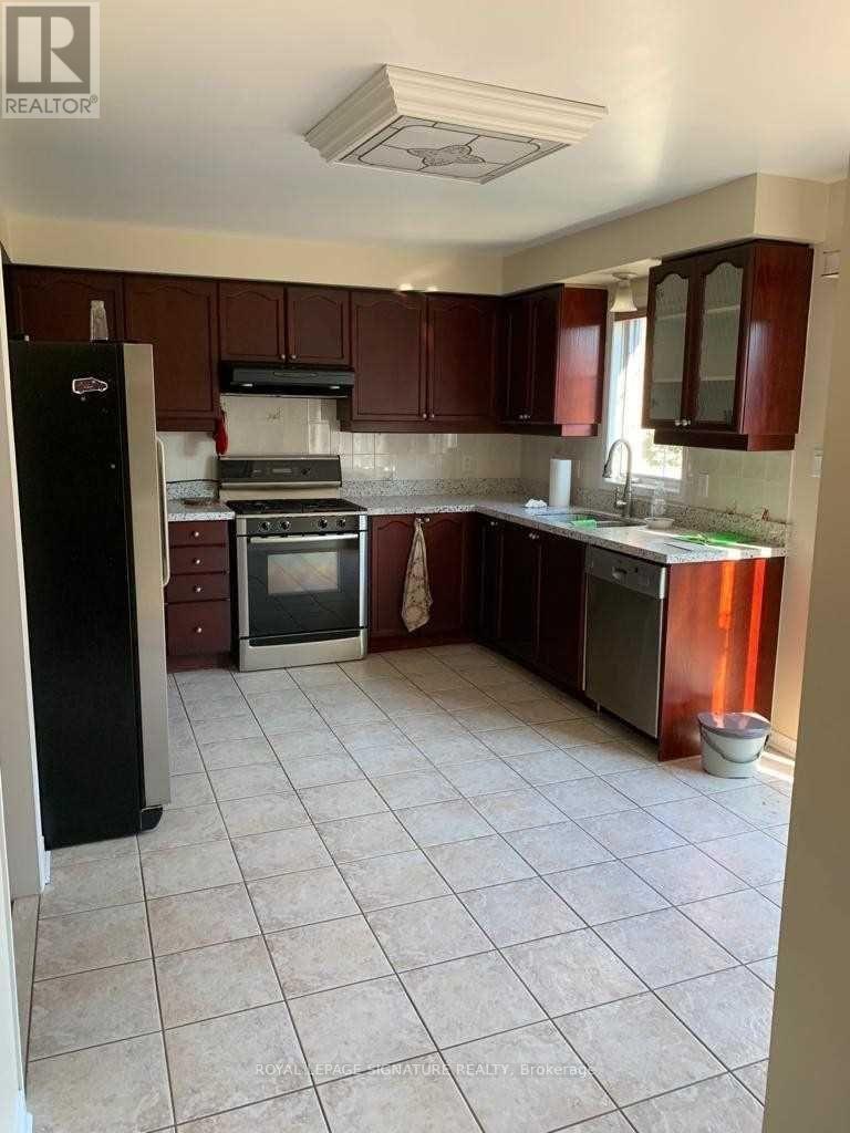 Upper - 2419 Bankside Drive, Mississauga, Ontario  L5M 6E6 - Photo 10 - W12626832