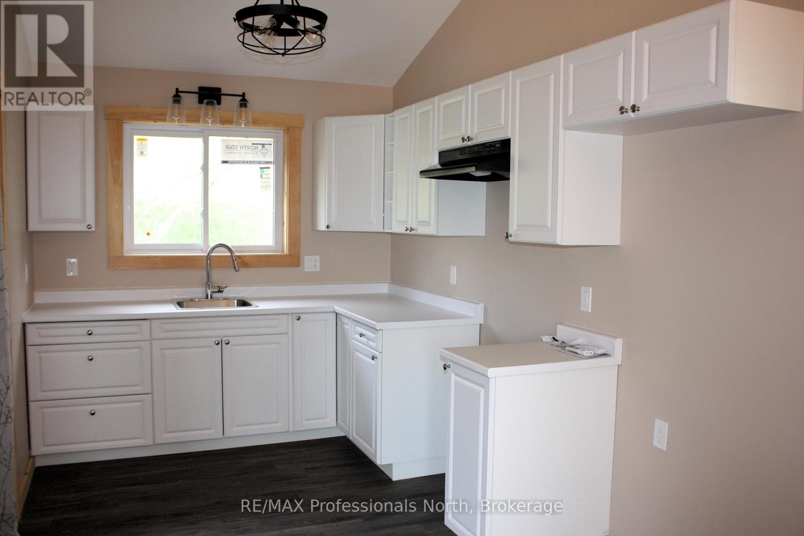 53 Long Island, Otonabee-South Monaghan, Ontario  K0L 1B0 - Photo 8 - X12440815