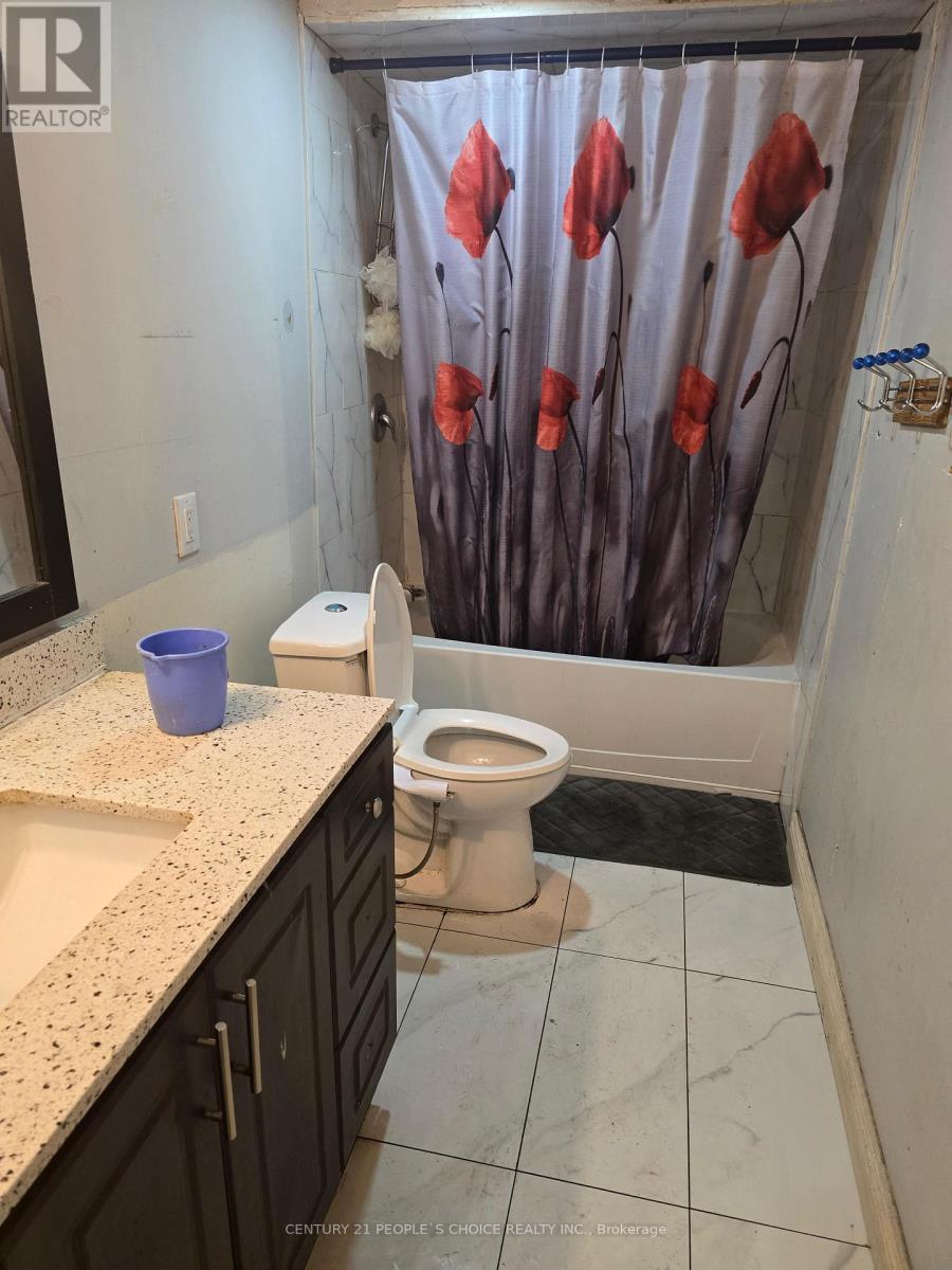 18 Curtis Drive, Brampton, Ontario  L6Y 2J6 - Photo 11 - W12627758