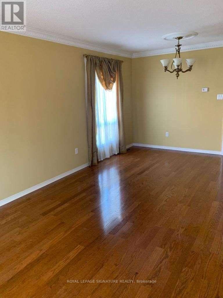 Upper - 2419 Bankside Drive, Mississauga, Ontario  L5M 6E6 - Photo 4 - W12626832