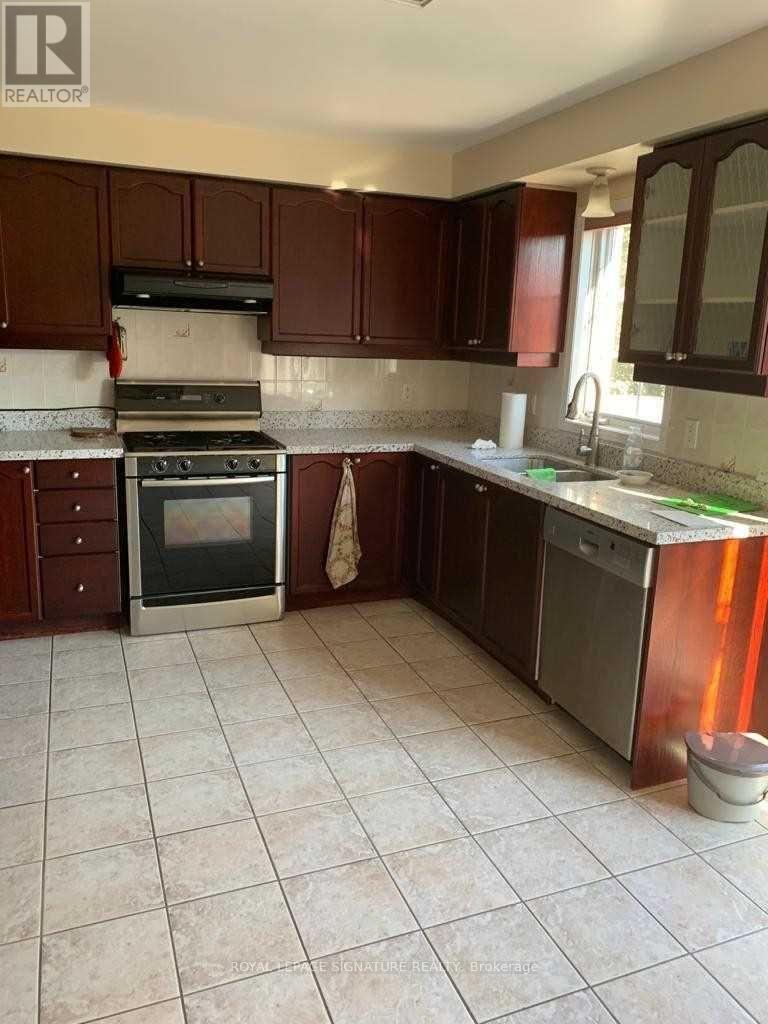 Upper - 2419 Bankside Drive, Mississauga, Ontario  L5M 6E6 - Photo 8 - W12626832