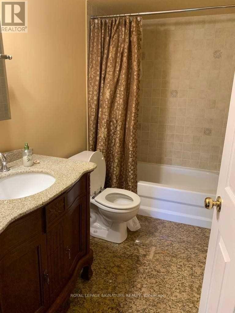 Upper - 2419 Bankside Drive, Mississauga, Ontario  L5M 6E6 - Photo 15 - W12626832