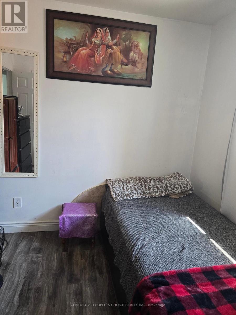 18 Curtis Drive, Brampton, Ontario  L6Y 2J6 - Photo 8 - W12627758