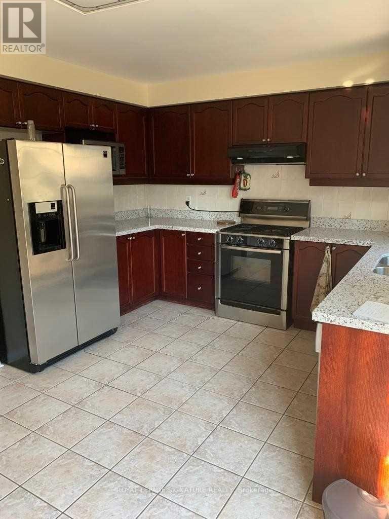 Upper - 2419 Bankside Drive, Mississauga, Ontario  L5M 6E6 - Photo 9 - W12626832