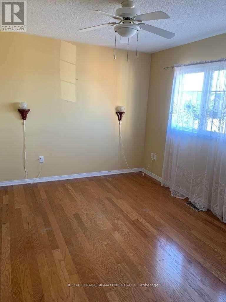 Upper - 2419 Bankside Drive, Mississauga, Ontario  L5M 6E6 - Photo 17 - W12626832