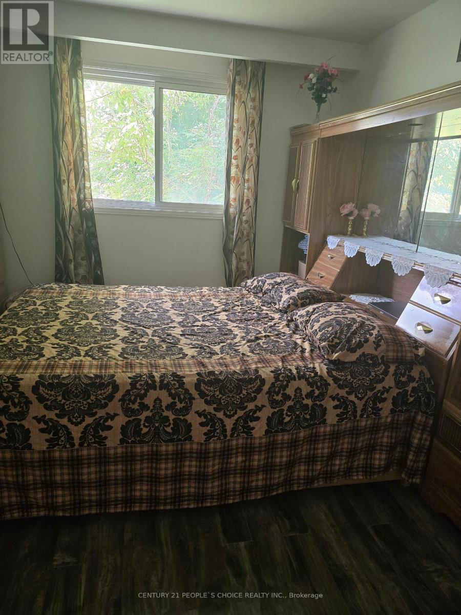 18 Curtis Drive, Brampton, Ontario  L6Y 2J6 - Photo 6 - W12627758