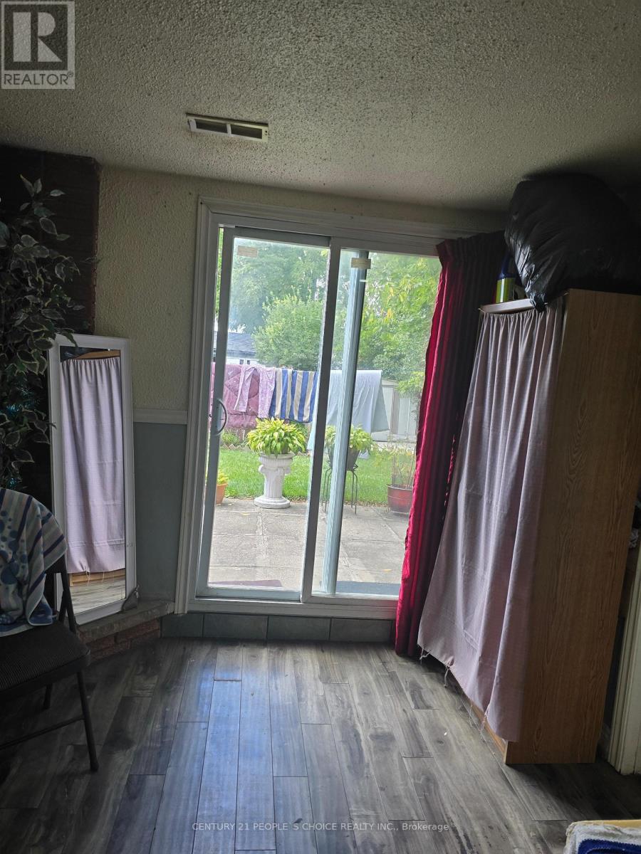 18 Curtis Drive, Brampton, Ontario  L6Y 2J6 - Photo 10 - W12627758