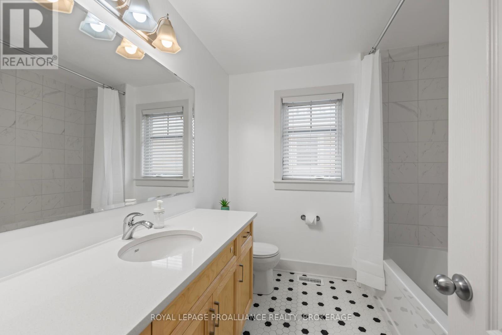 1114 Barrow Avenue, Kingston, Ontario  K7M 0G5 - Photo 29 - X12628036