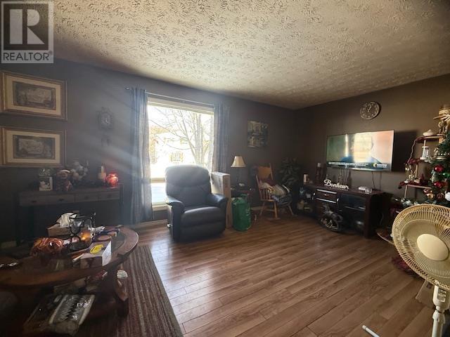 16 Hergott Ave, Elliot Lake, Ontario P5A 3A8 - Photo 2 - SM253458