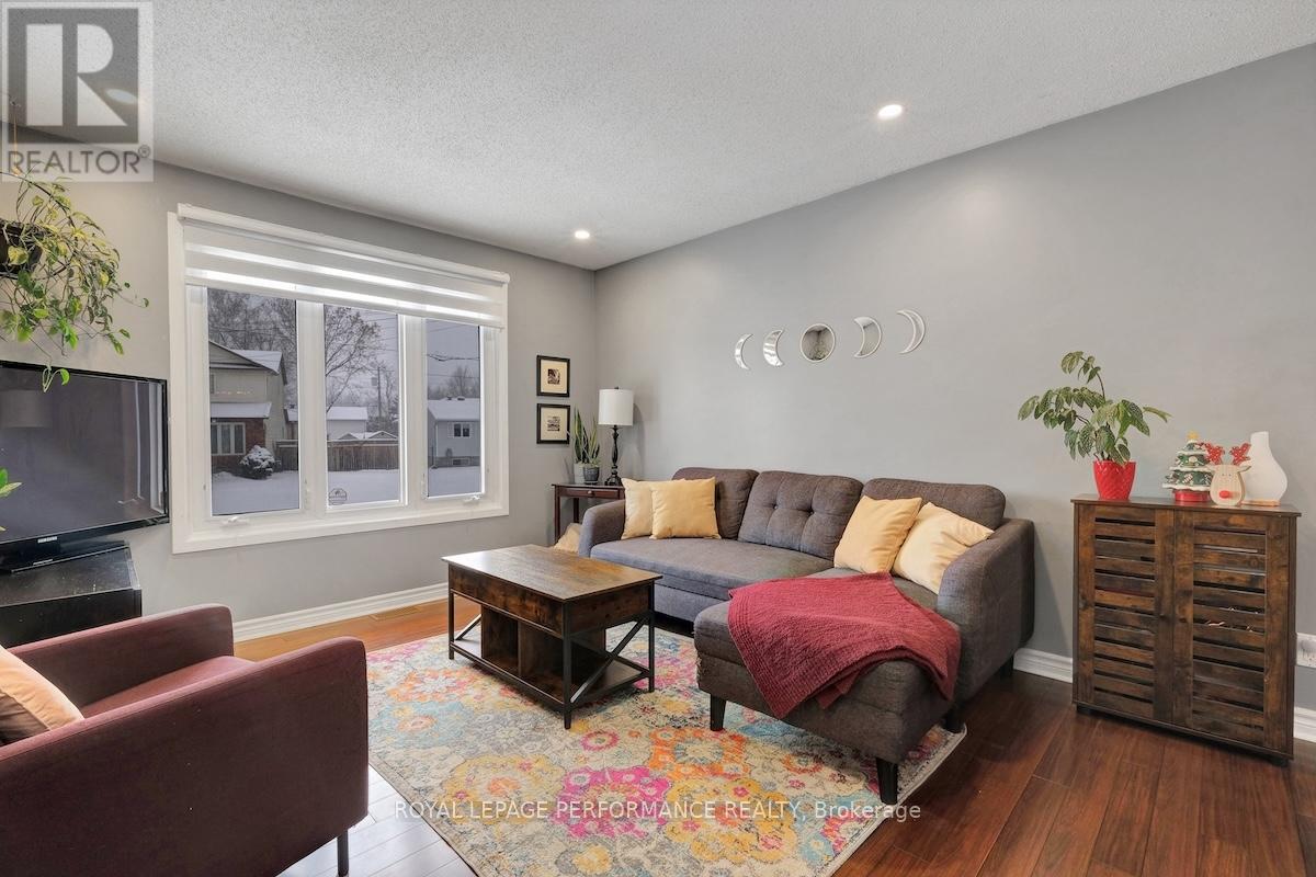 552 Loucks Drive, Russell, Ontario  K4R 1B6 - Photo 3 - X12627838