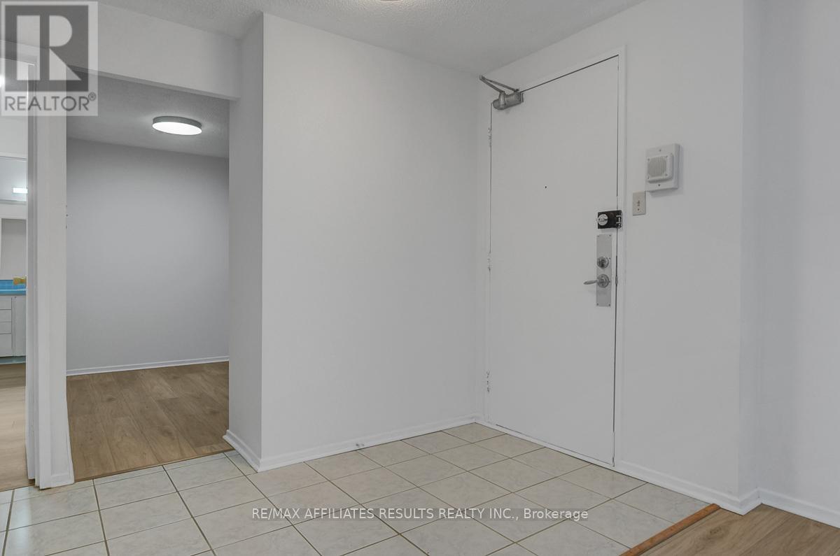 410 - 415 Greenview Avenue, Ottawa, Ontario K2B 8G5 - Photo 7 - X12627930