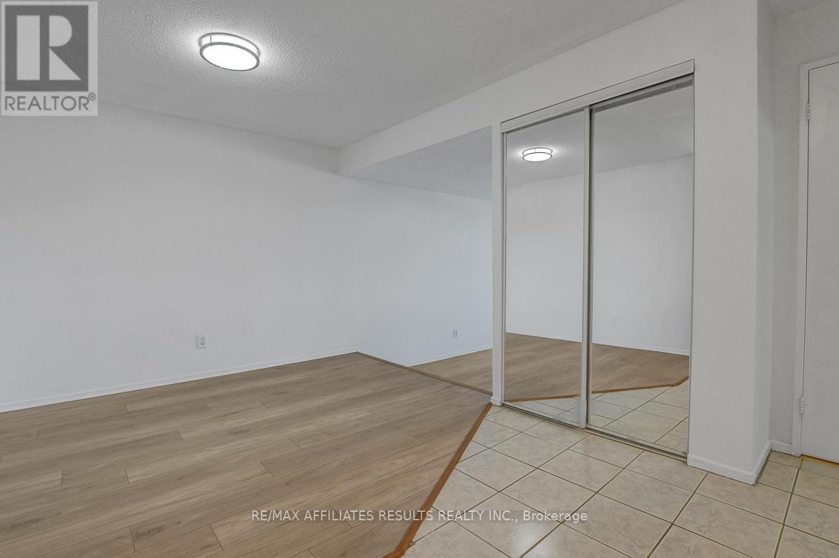 410 - 415 Greenview Avenue, Ottawa, Ontario K2B 8G5 - Photo 9 - X12627930