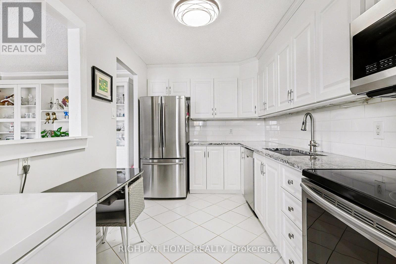 306 - 665 Bathgate Drive, Ottawa, Ontario  K1K 3Y4 - Photo 12 - X12627958