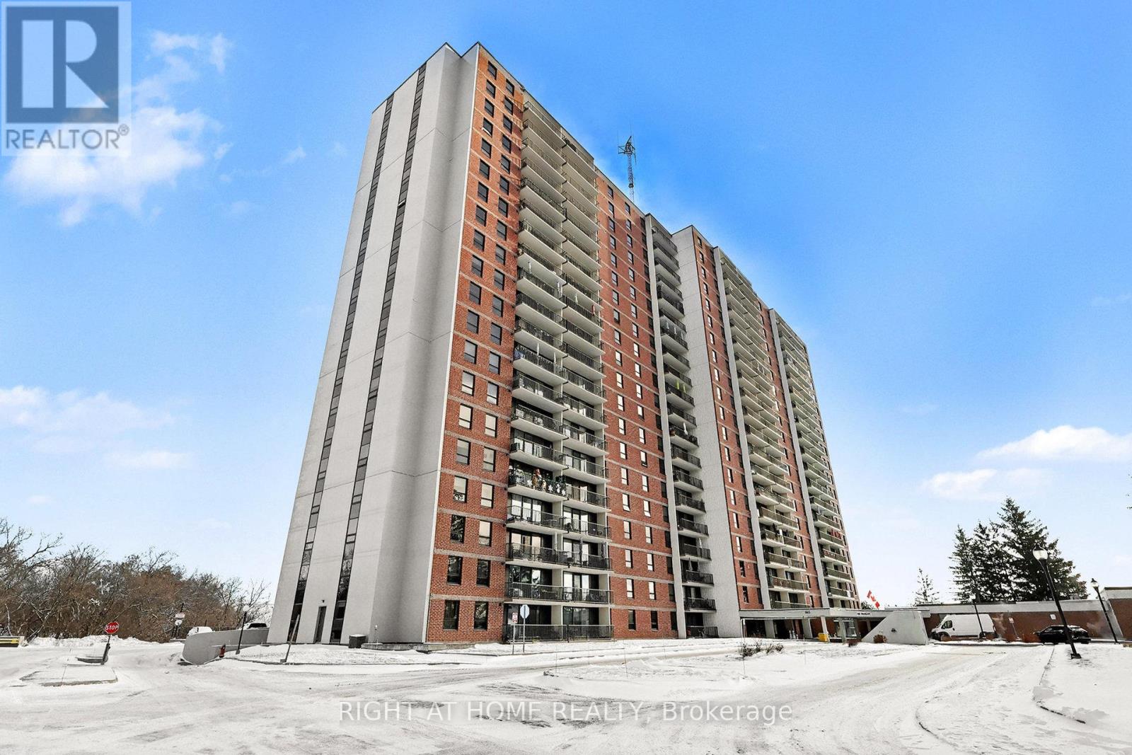 306 - 665 Bathgate Drive, Ottawa, Ontario  K1K 3Y4 - Photo 2 - X12627958