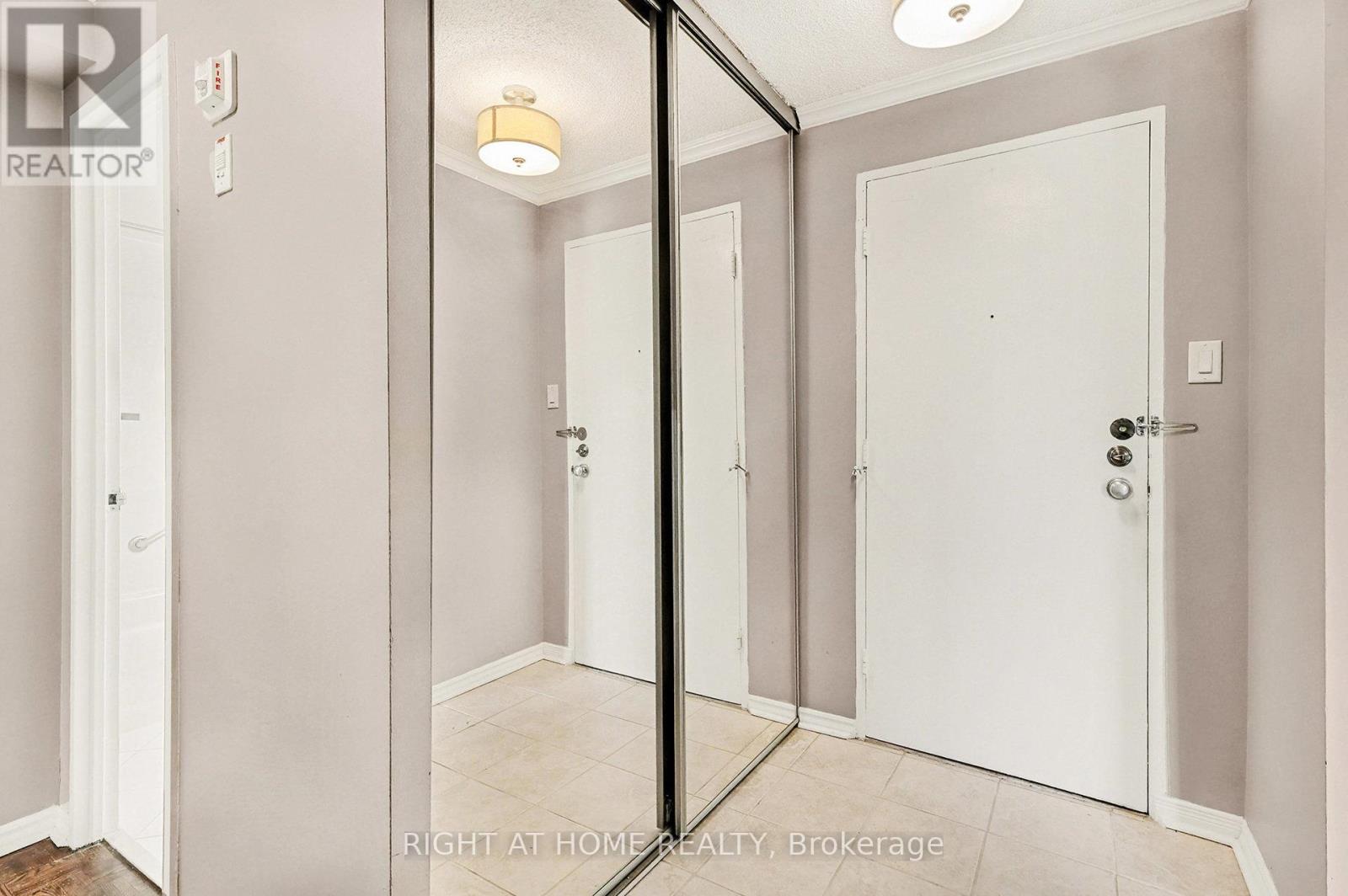 306 - 665 Bathgate Drive, Ottawa, Ontario  K1K 3Y4 - Photo 4 - X12627958