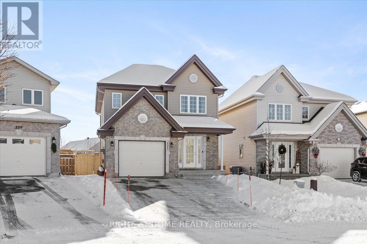 225 Mica Crescent, Clarence-Rockland, Ontario  K4K 0E3 - Photo 2 - X12628084