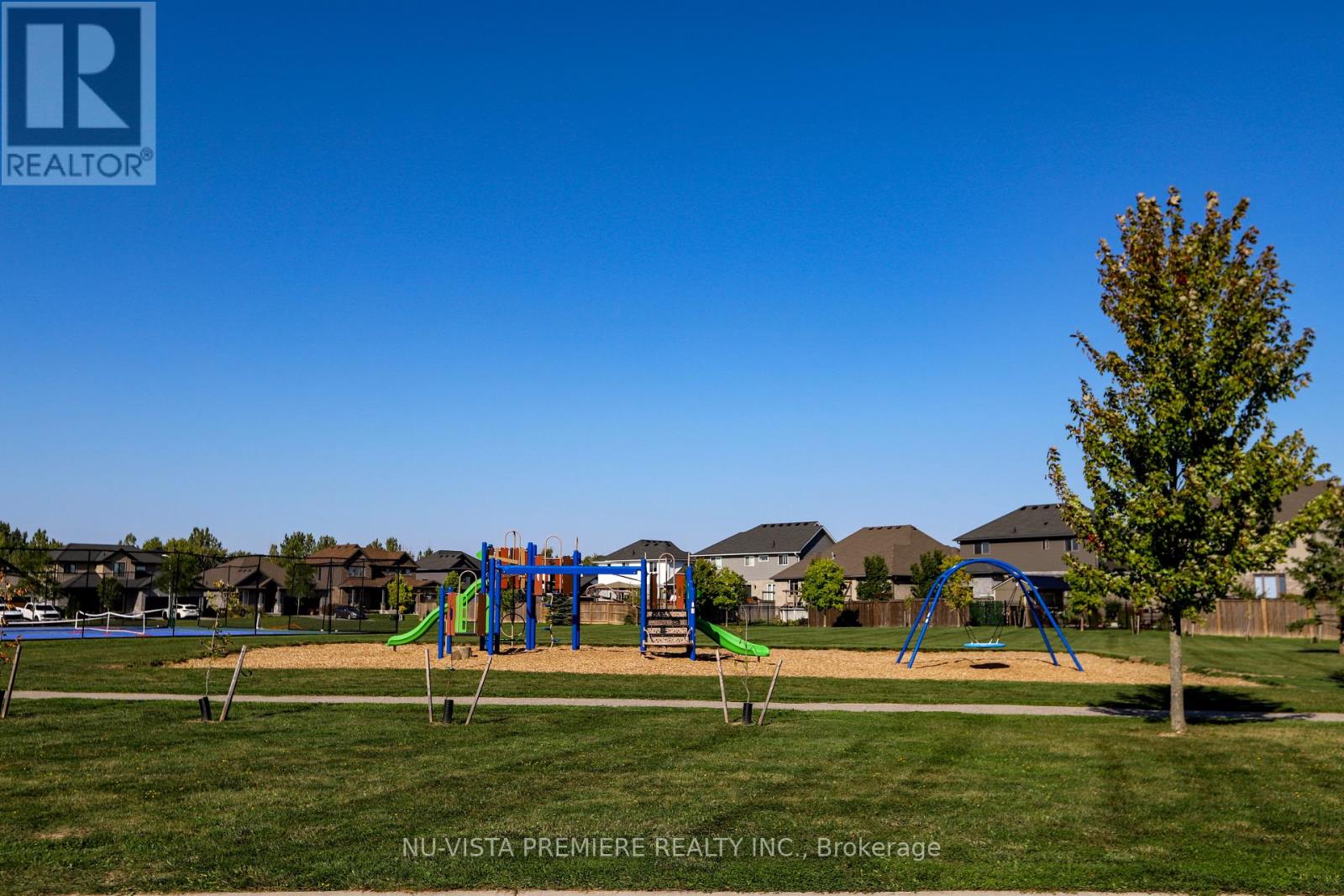 124 Watts Drive, Lucan Biddulph, Ontario  N0M 2J0 - Photo 3 - X12408202