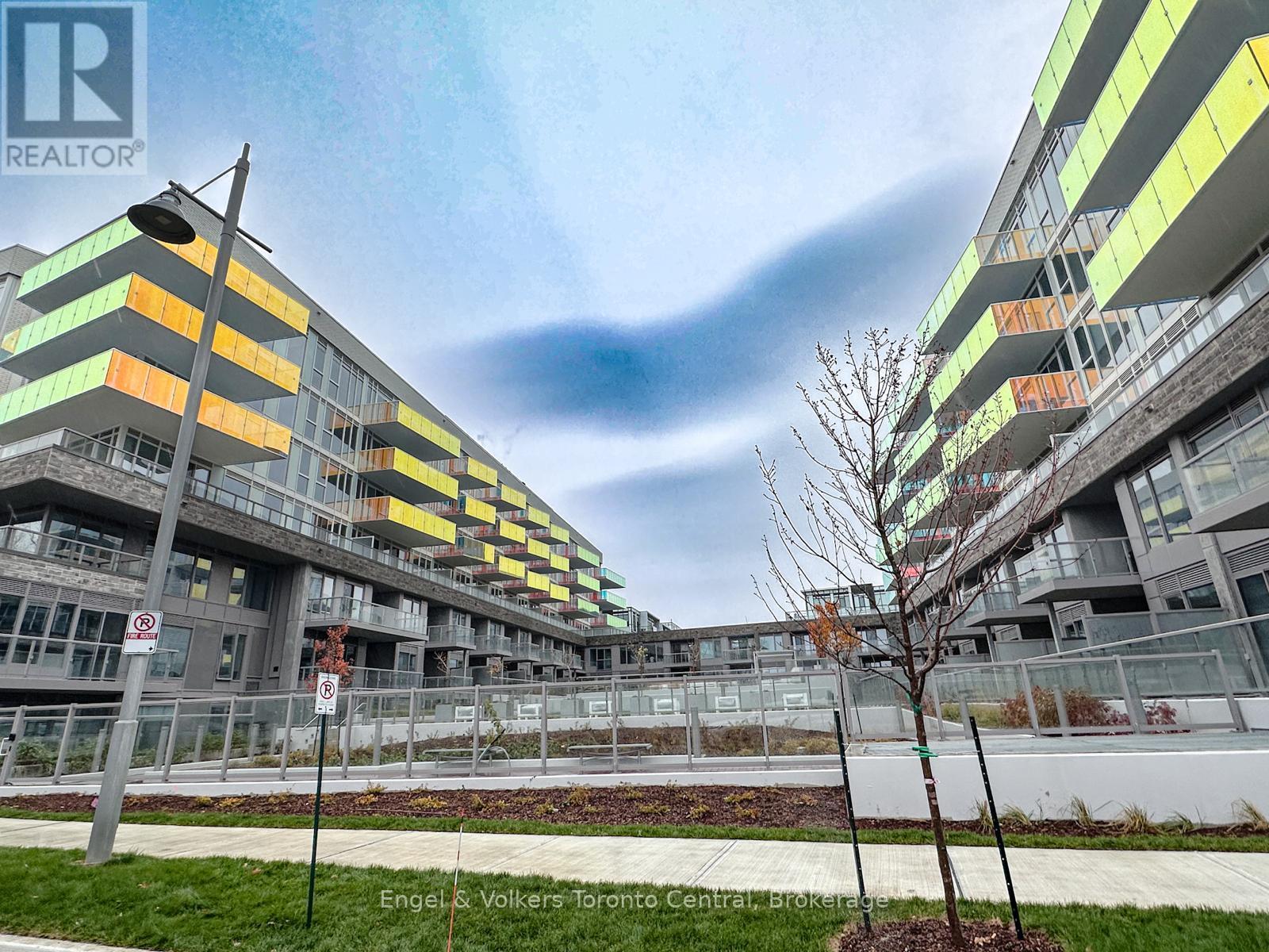 515 - 333 Sunseeker Avenue, Innisfil, Ontario L9S 0R6 - Photo 1 - N12628082