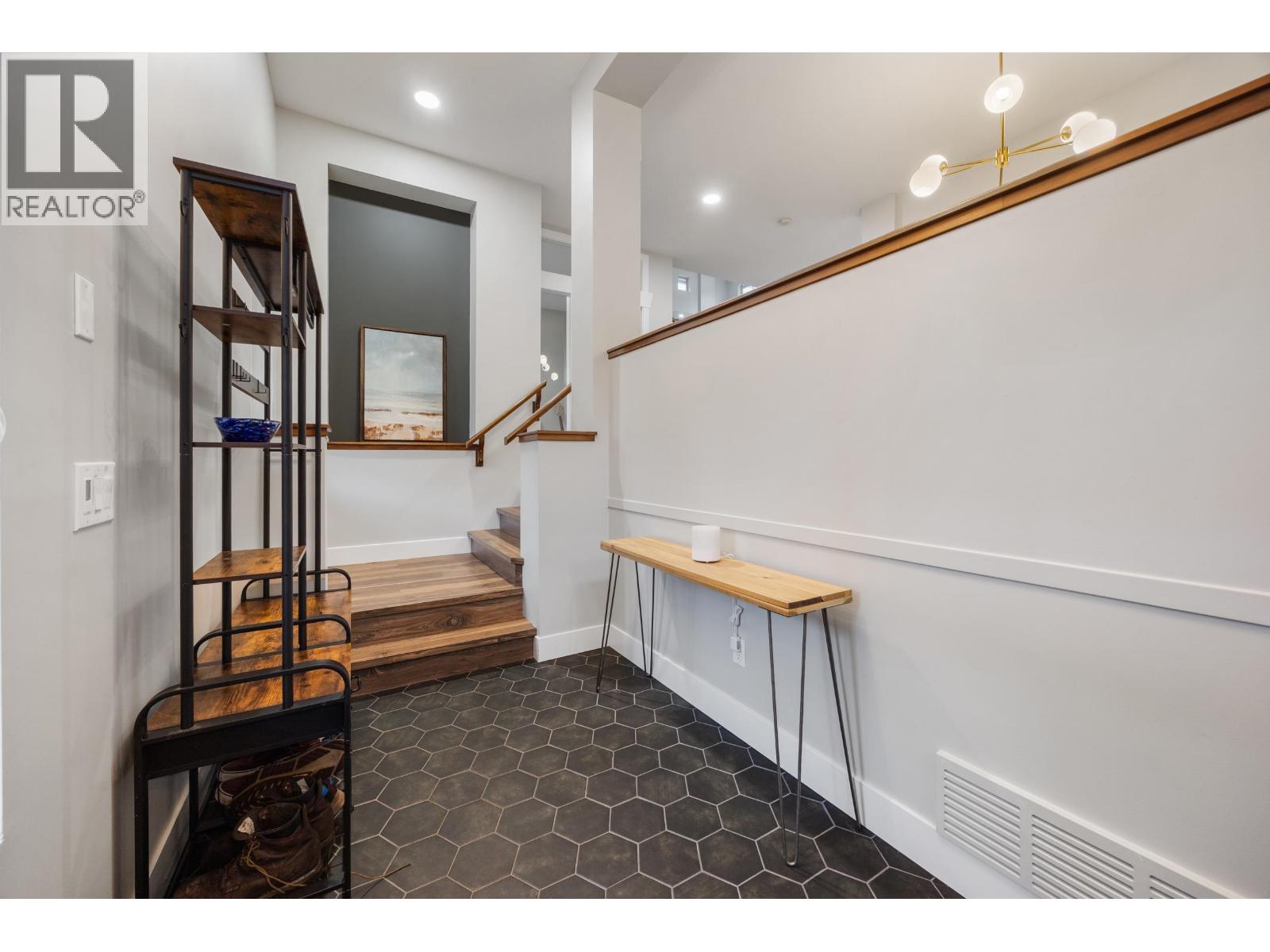 24440 Mcclure Drive, Maple Ridge, British Columbia  V2W 2E9 - Photo 4 - R3073446