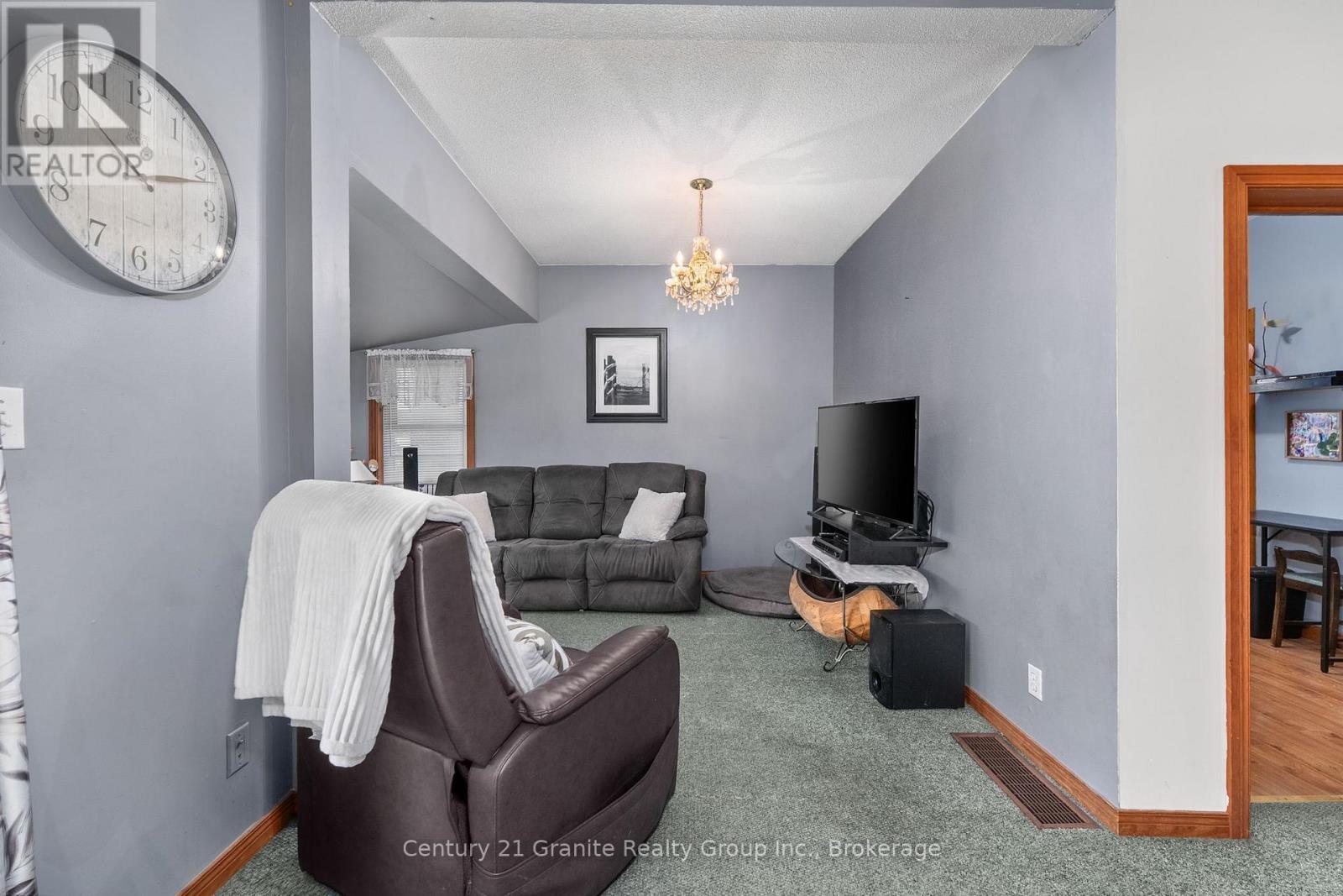 27 Sunnyside Street, Dysart Et Al, Ontario  K0M 1S0 - Photo 11 - X12628028