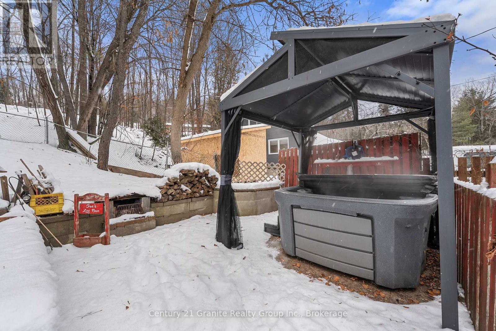 27 Sunnyside Street, Dysart Et Al, Ontario  K0M 1S0 - Photo 25 - X12628028