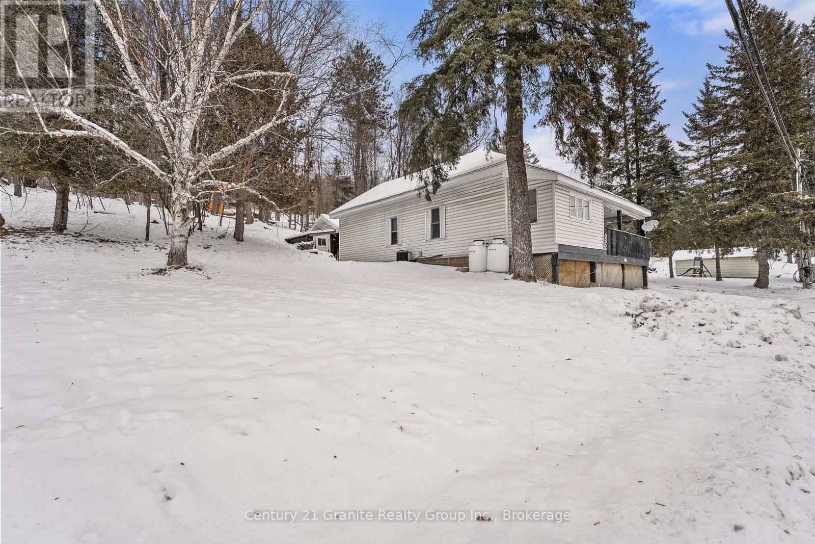 27 Sunnyside Street, Dysart Et Al, Ontario  K0M 1S0 - Photo 31 - X12628028