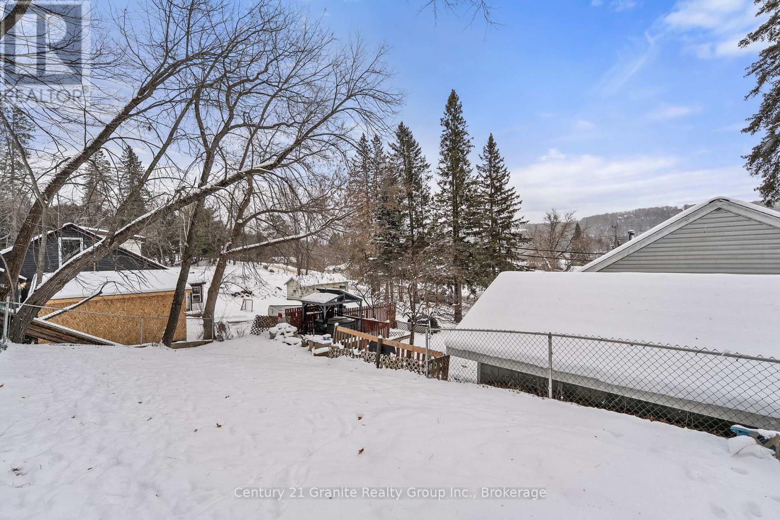 27 Sunnyside Street, Dysart Et Al, Ontario  K0M 1S0 - Photo 32 - X12628028