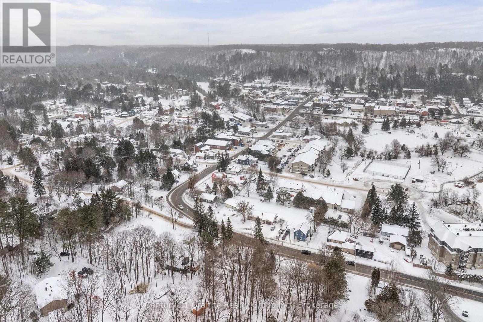 27 Sunnyside Street, Dysart Et Al, Ontario  K0M 1S0 - Photo 36 - X12628028