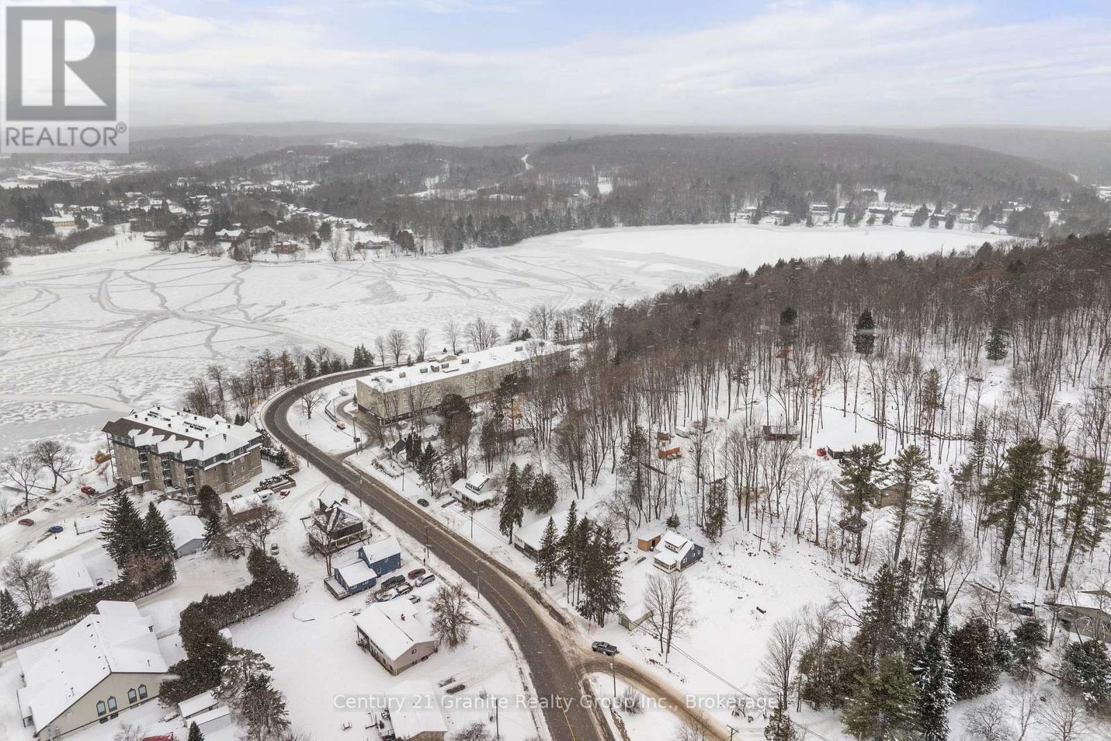 27 Sunnyside Street, Dysart Et Al, Ontario  K0M 1S0 - Photo 38 - X12628028